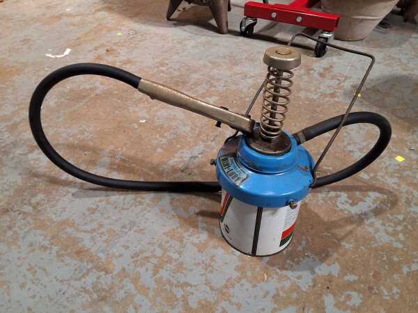 GREASE GUN