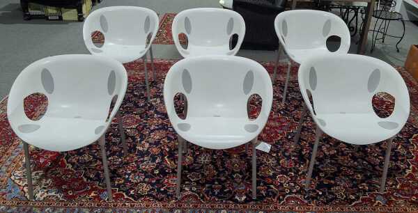 SET OF OYYO CHAIRS