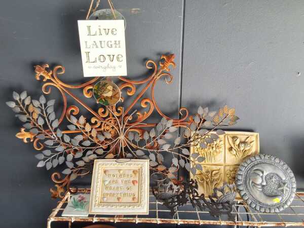 WALL DECOR LOT