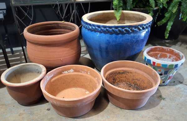 GARDEN POTS