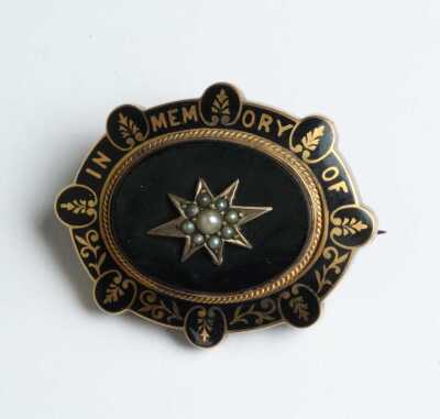 1013 · MOURNING BROOCH
