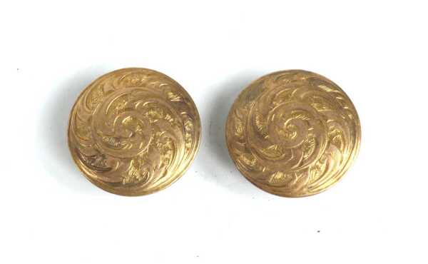 GOLD STUDS