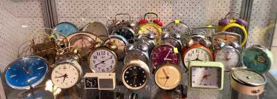 1243 · VINTAGE CLOCKS