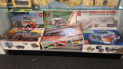 1213 · MODEL KITS