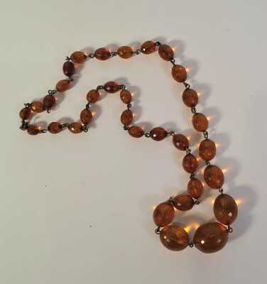 1084 · AMBER NECKLACE