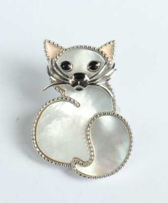 1082 · SILVER BROOCH