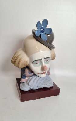 1352 · CLOWN BUST