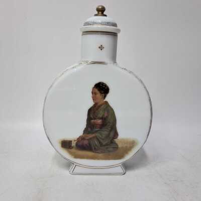 1388 · MILK GLASS VASE