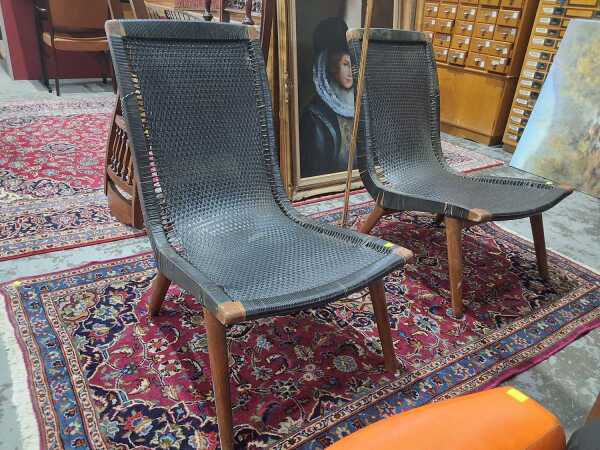 LOUNGE CHAIRS