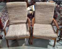 LOUNGE CHAIRS