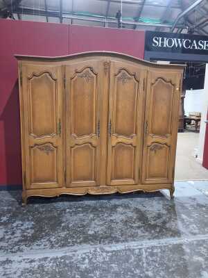 120 · WARDROBE