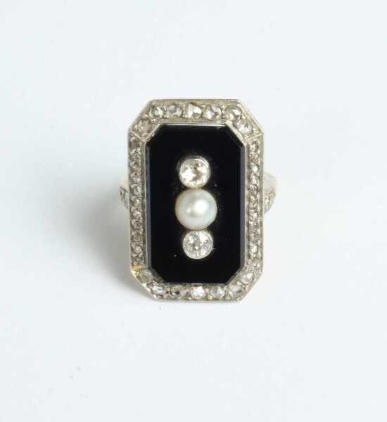 DIAMOND RING