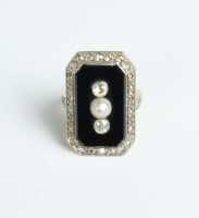 DIAMOND RING