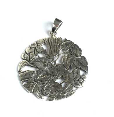 1064 · SILVER PENDANT