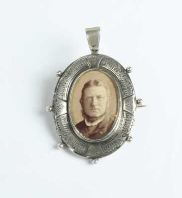 1062 · SILVER LOCKET/PENDANT