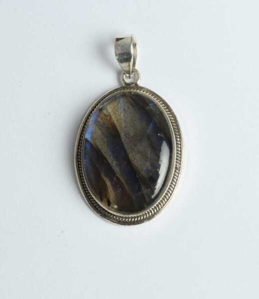 LABRODORITE PENDANT