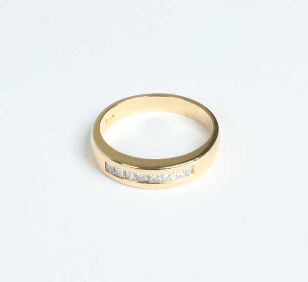 DIAMOND RING