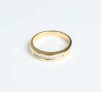 DIAMOND RING