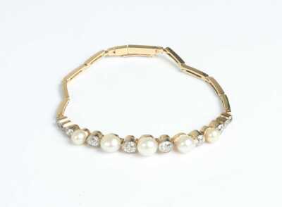 1021 · DIAMOND & PEARL BRACELET