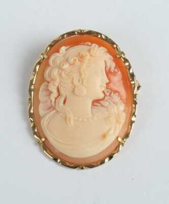 1014 · CAMEO BROOCH