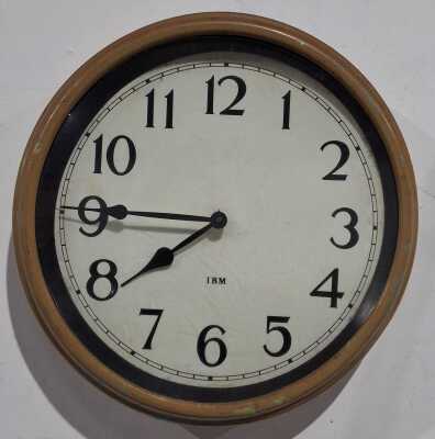 289 · WALL CLOCK