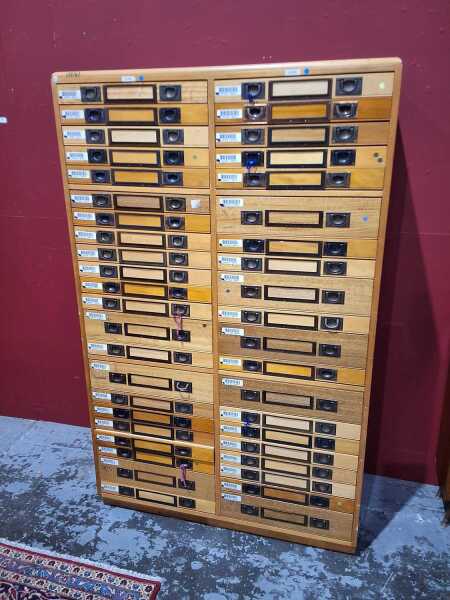 SPECIMEN CABINET