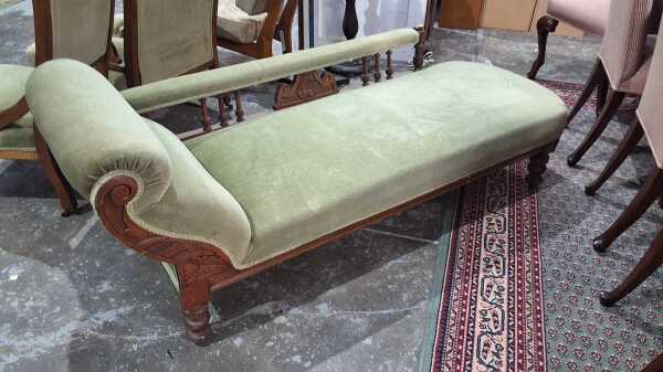 CHAISE LONGUE