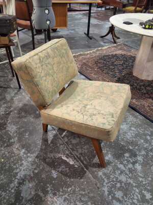LOUNGE CHAIR
