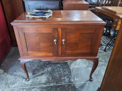 148 · GRAMOPHONE CABINET