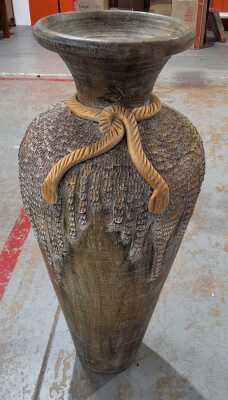 147 · DECORATIVE URN