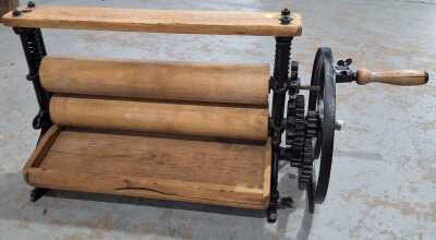 211 · TABLE TOP LAUNDRY MANGLE