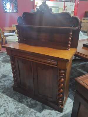 Chiffonier
