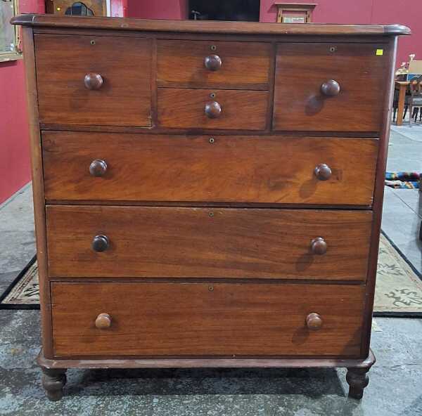 CHEST OF DRAWERS