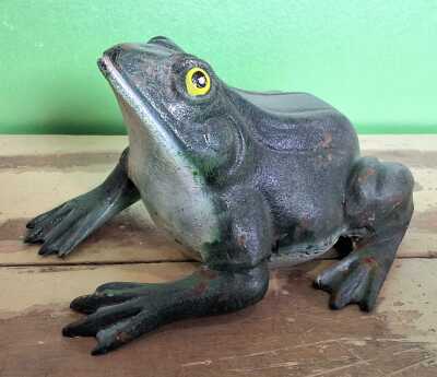 39 · FROG ORNAMENT