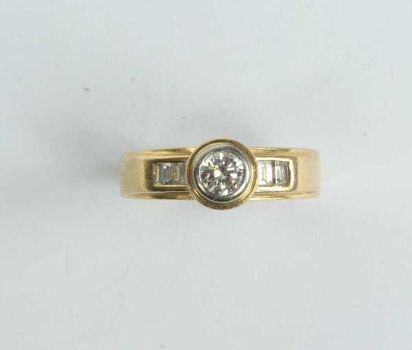 DIAMOND RING