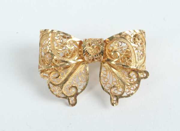 GOLD BROOCH