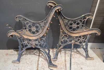 428 · BENCH ENDS
