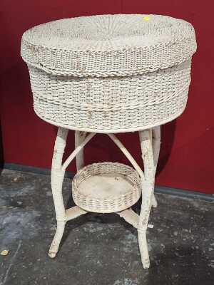 407 · SEWING TABLE