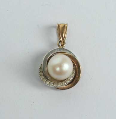 Pearl Pendant