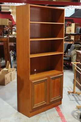 323 · TEAK BOOKCASE