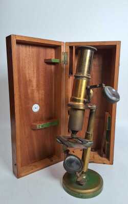 Microscope
