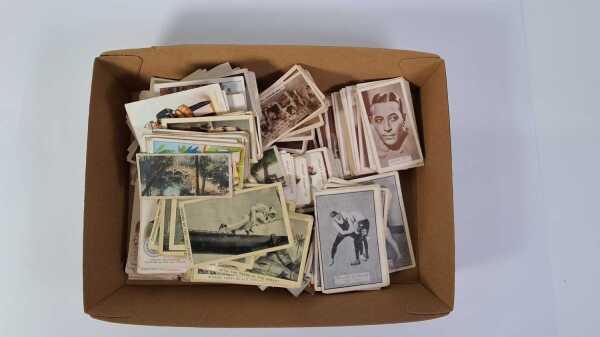 CIGARETTE CARDS