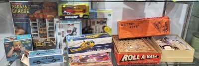 1432 · VINTAGE TOYS