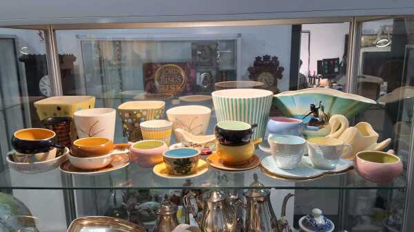 AUSTRALIAN POTTERY