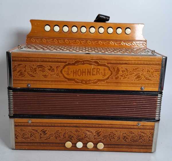 HOHNER ACCORDION