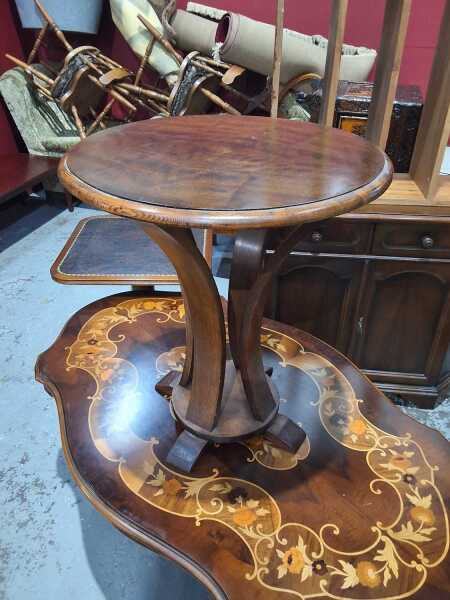WINE TABLE