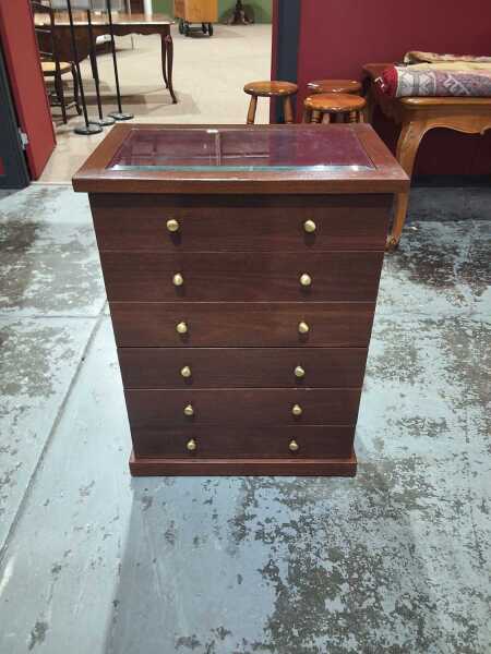 CHEST OF DRAWERS