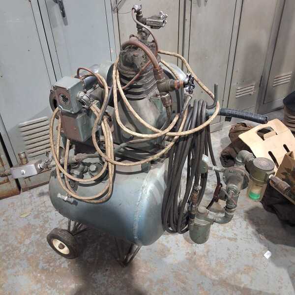 AIR COMPRESSOR