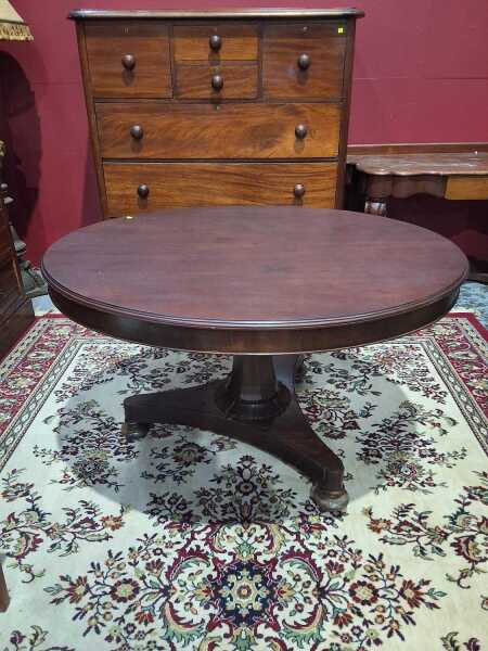 SALON TABLE