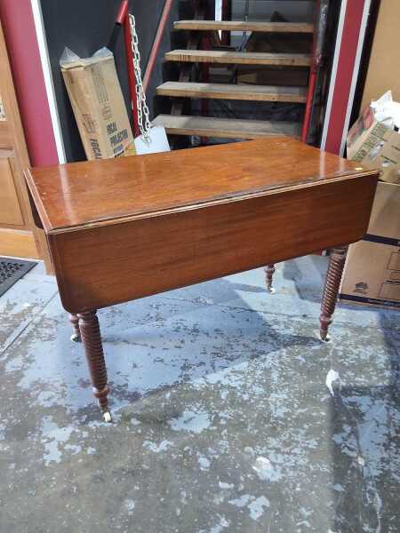 PEMBROKE TABLE